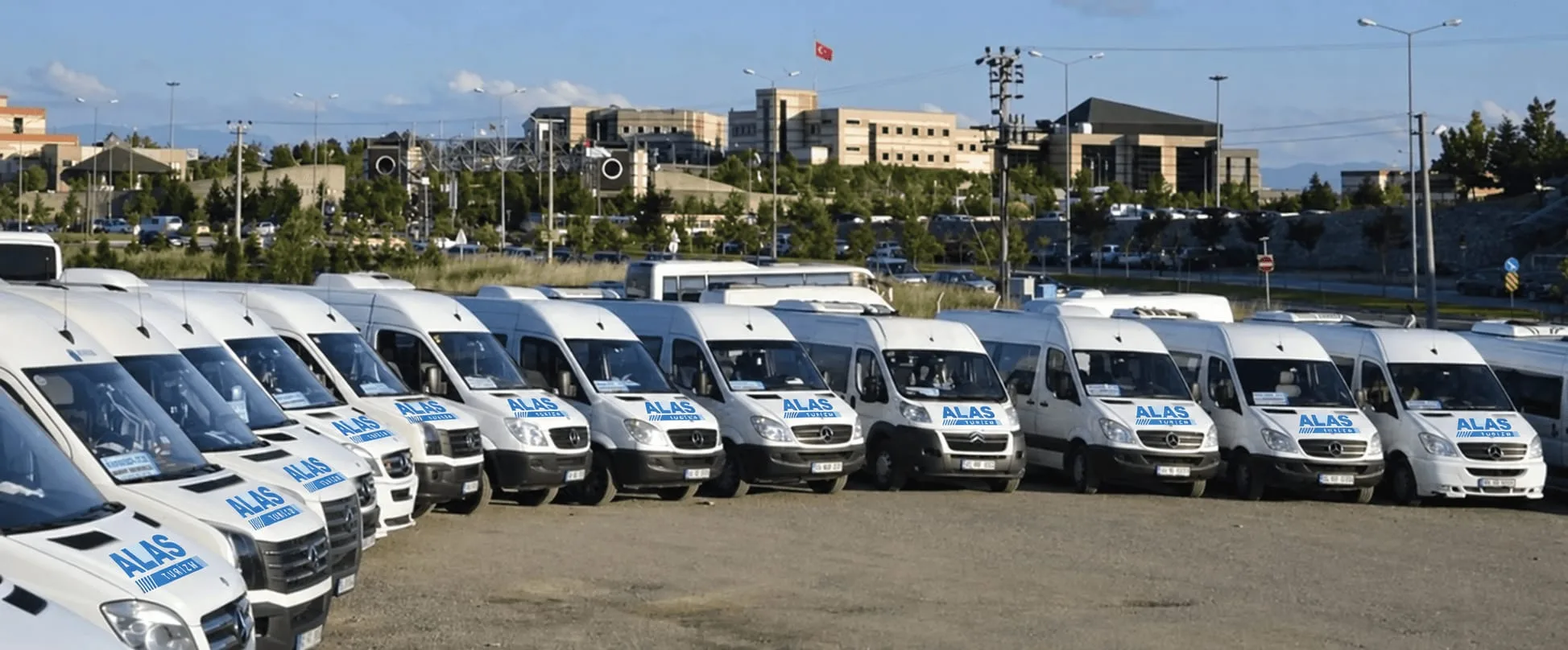 Okul Servis Araçlarında Güvenlik: Mevzuat Ne Diyor, Biz Ne Yapıyoruz?